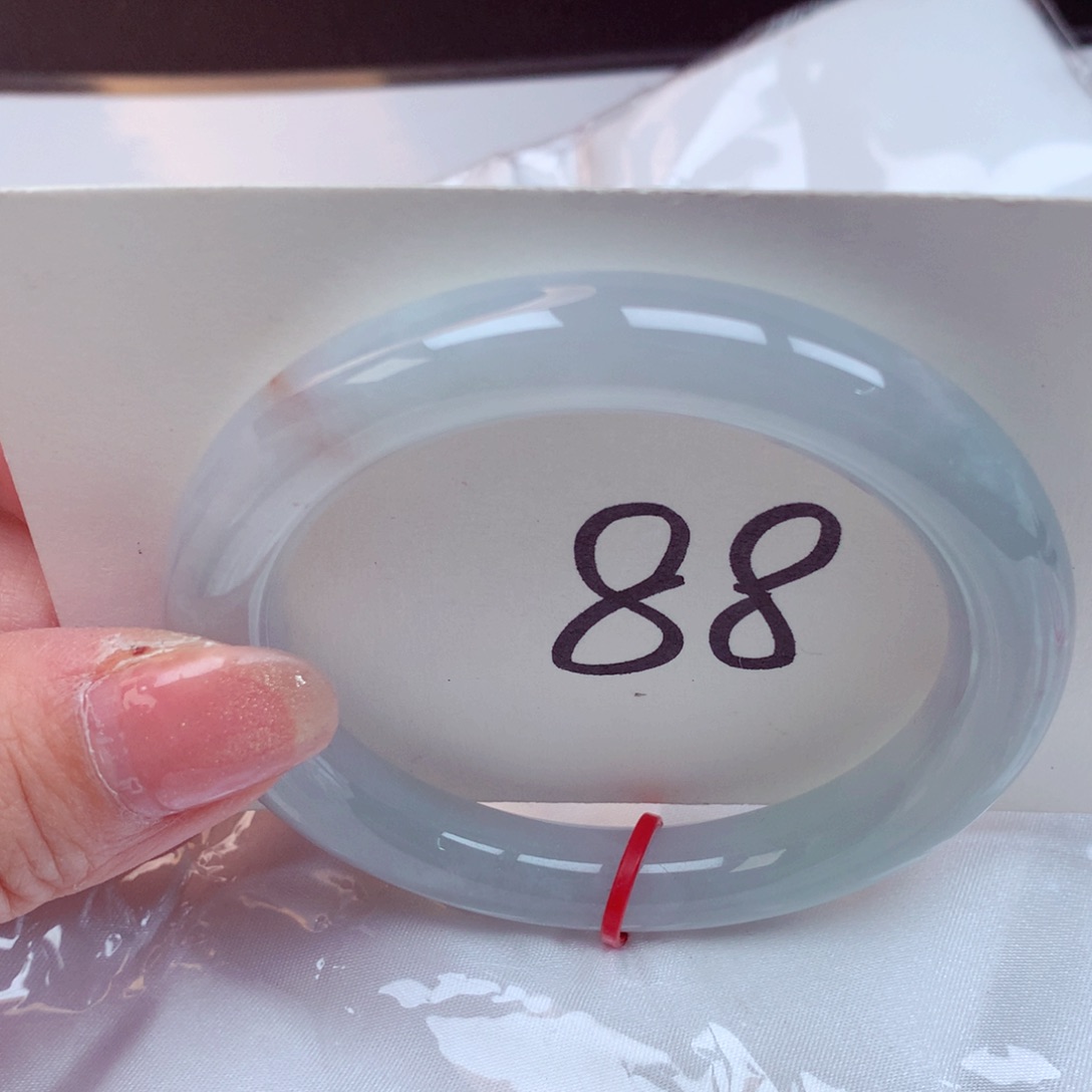 翡翠手镯未镶嵌翡翠