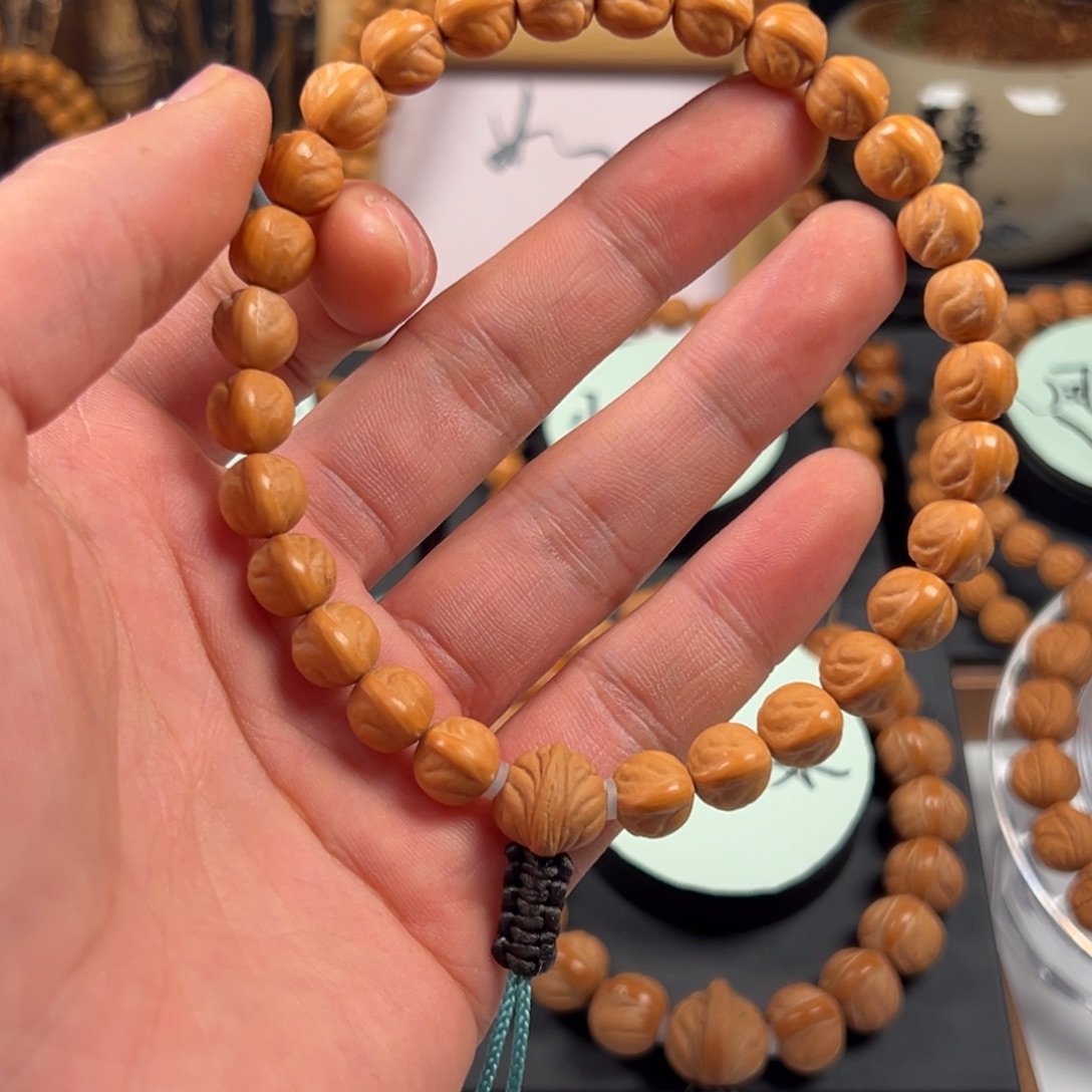 吊坠桃核龙纹桃核小奶豆手持