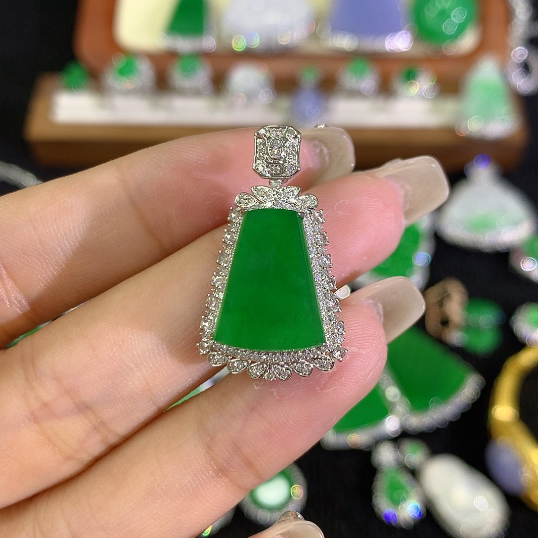 翡翠18K金镶嵌颈饰小*咪11111111