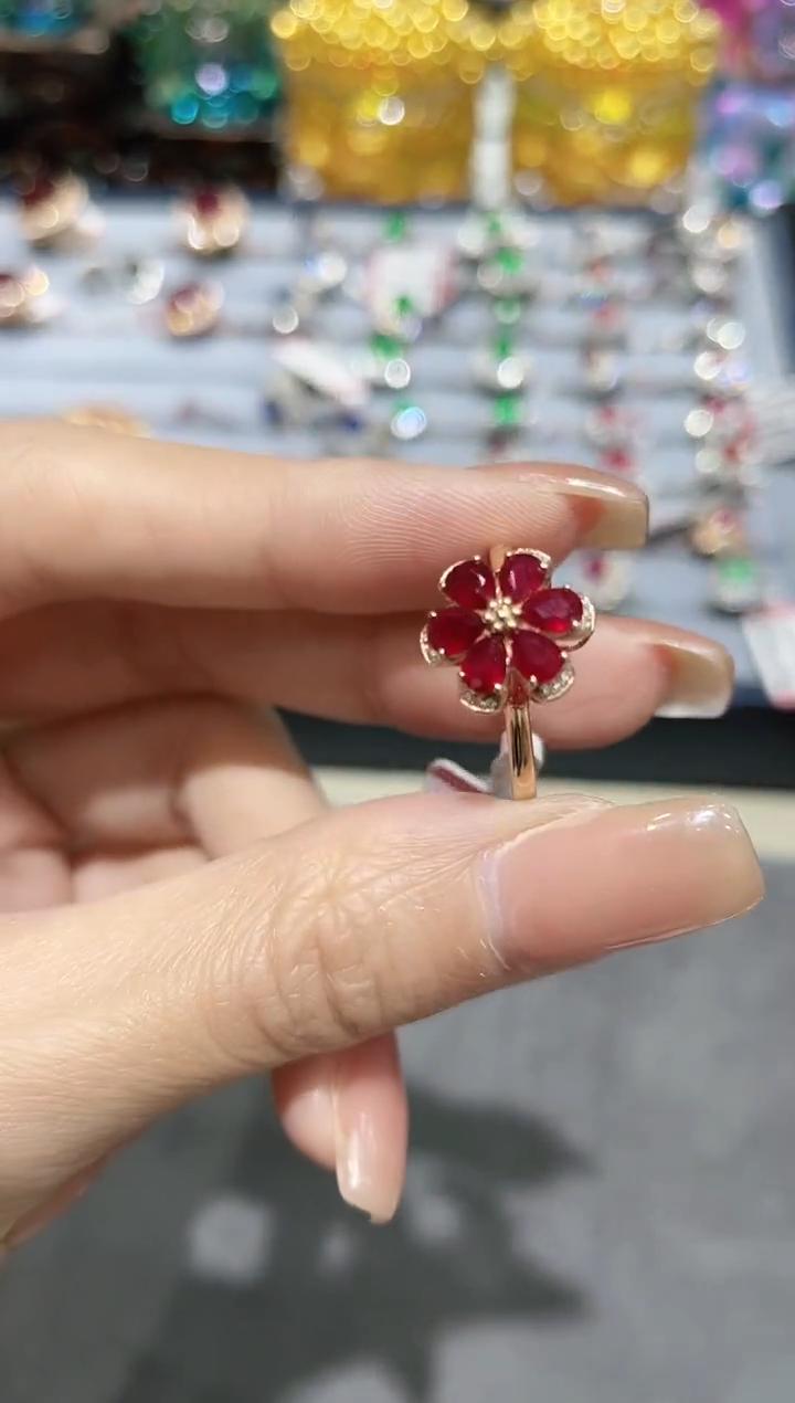 18K金镶嵌天然红宝石戒指花朵两用款