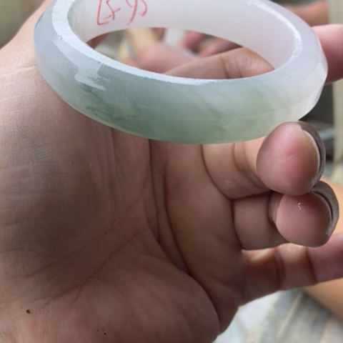 云***舒石英质玉（金丝玉）未镶嵌手镯加工定制