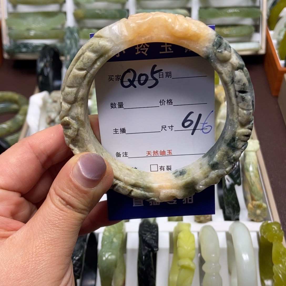 蛇纹石玉手镯未镶嵌