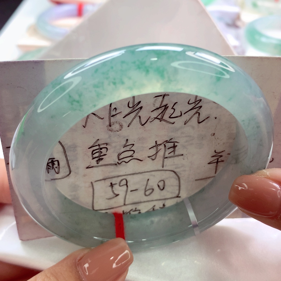 翡翠手镯未镶嵌师妹