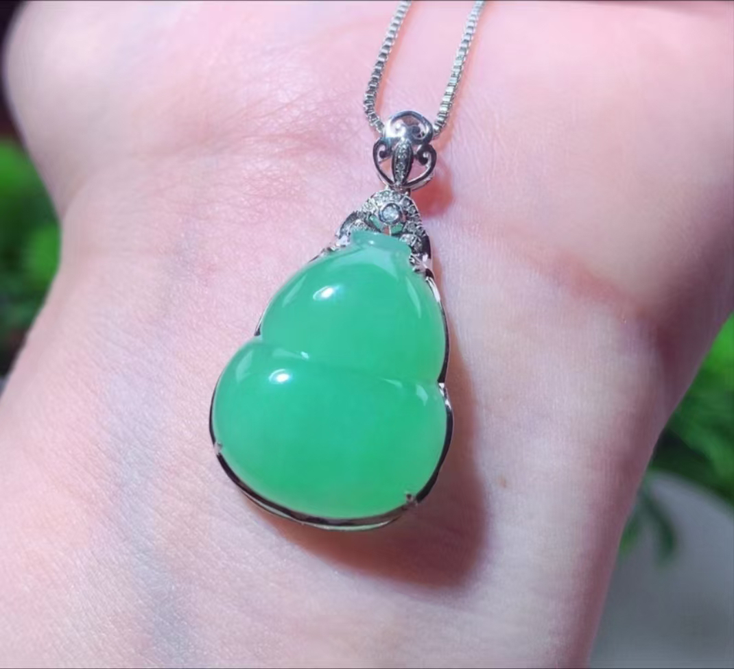 天然缅甸翡翠18k镶嵌满绿葫芦吊坠、292尺寸（27.9x16.8x7.3）