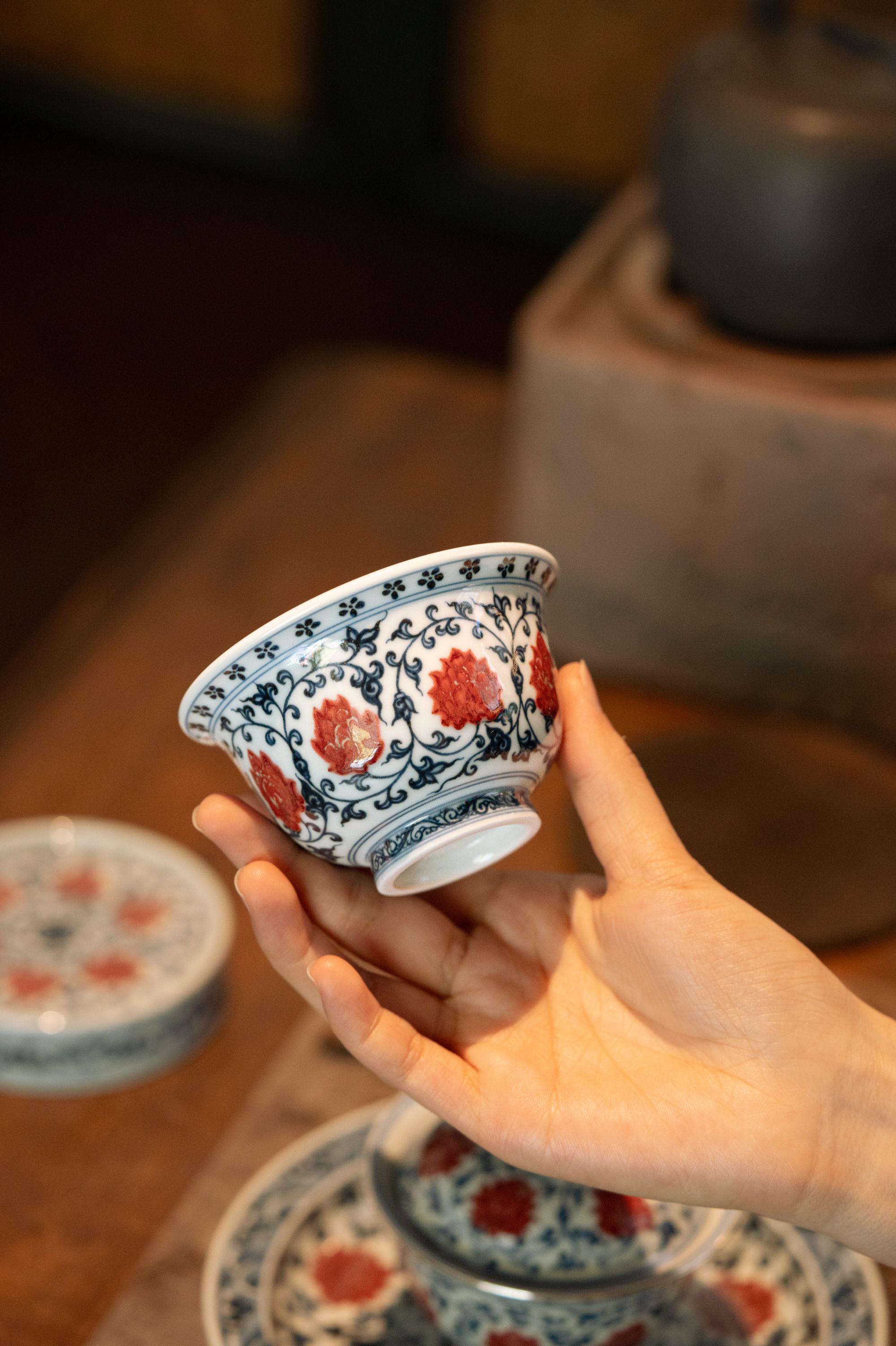 【玉朝】青花釉里红 狮心内绘压手杯手绘