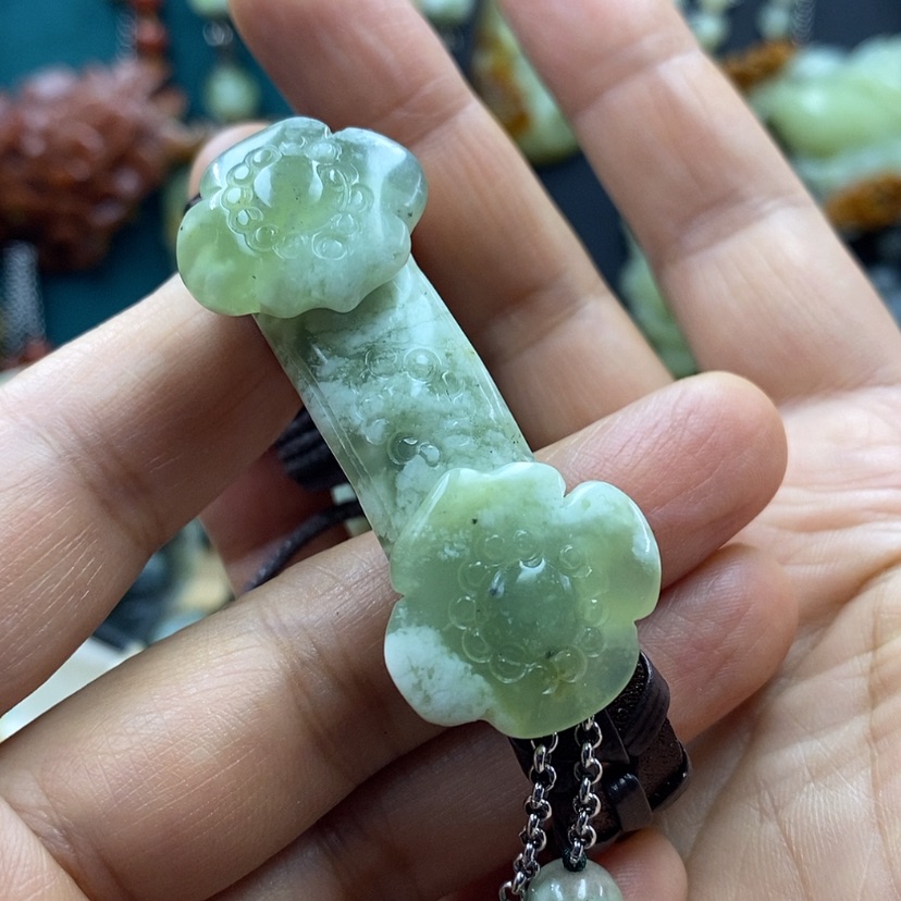 【闪购商品】蛇纹石玉手牌未镶嵌