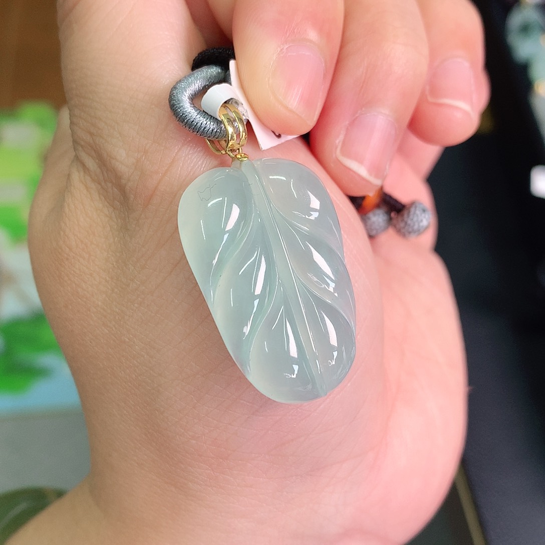 翡翠颈饰18K金镶嵌冰胶晴绿叶子