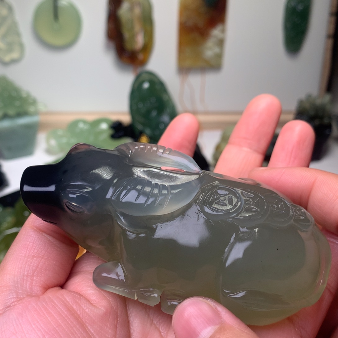 岫玉未镶嵌手把件牛牛