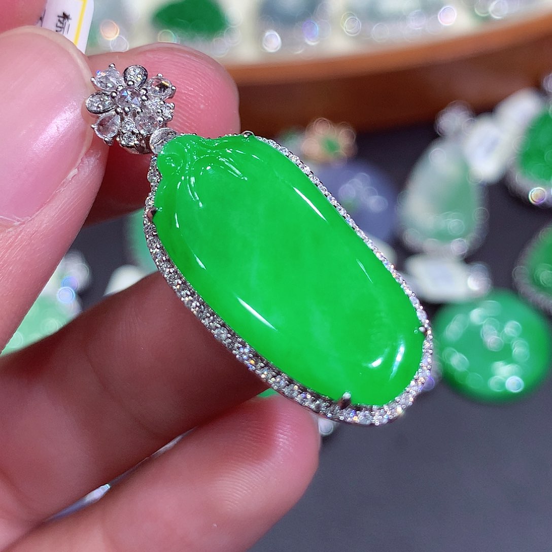 翡翠吊坠(不含链)18K金镶嵌