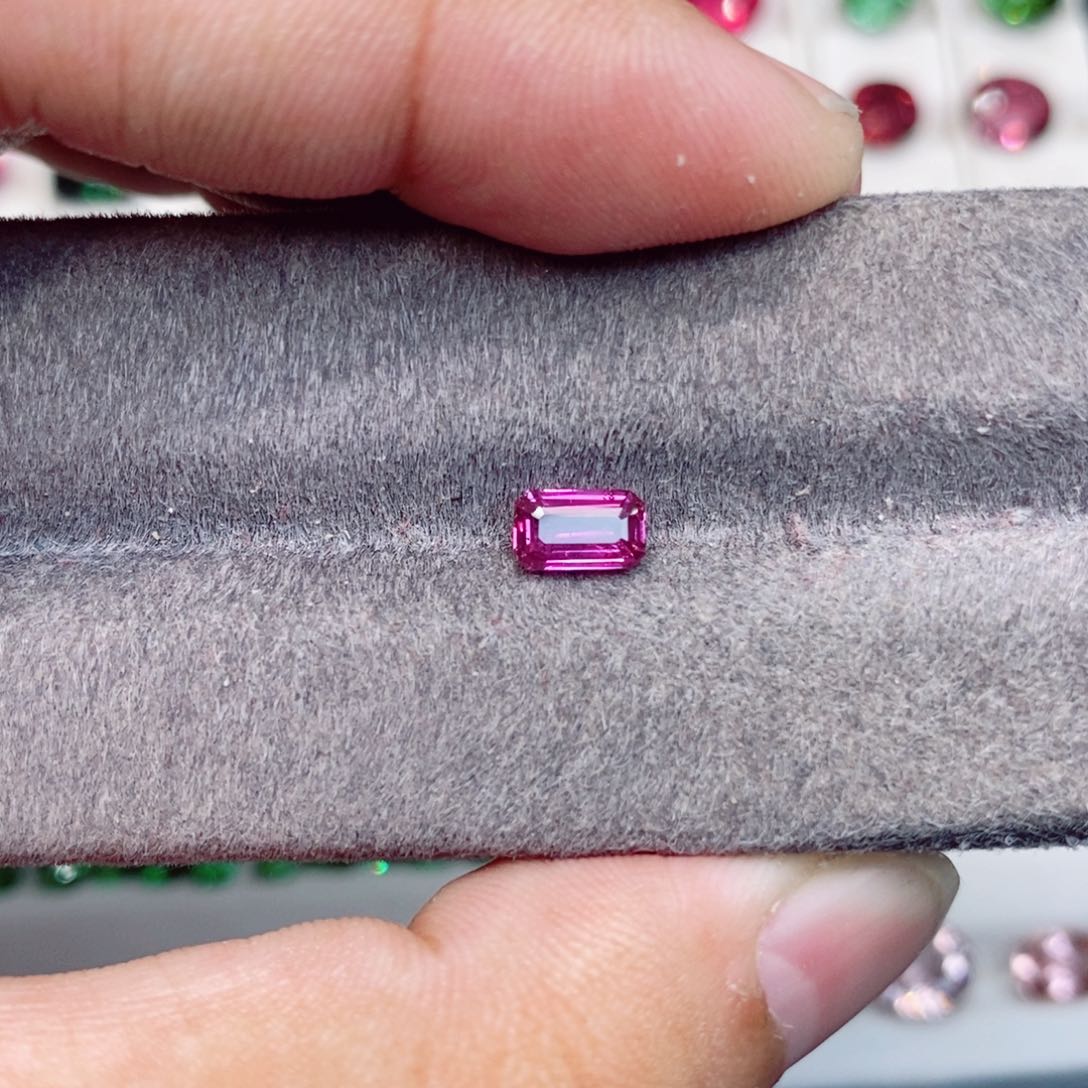 蓝宝石裸石未镶嵌无烧紫色蓝宝石1.01克拉