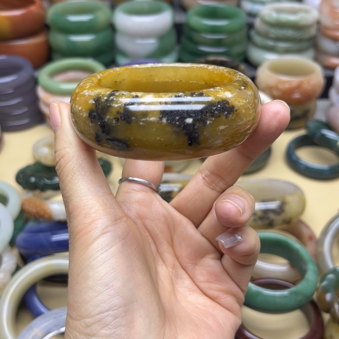 石英质玉手镯未镶嵌