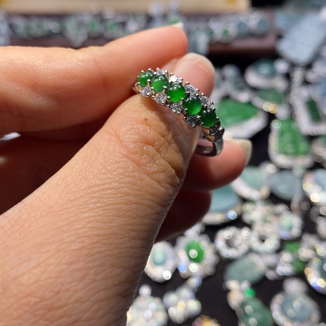 w***w翡翠未镶嵌颈饰翡翠