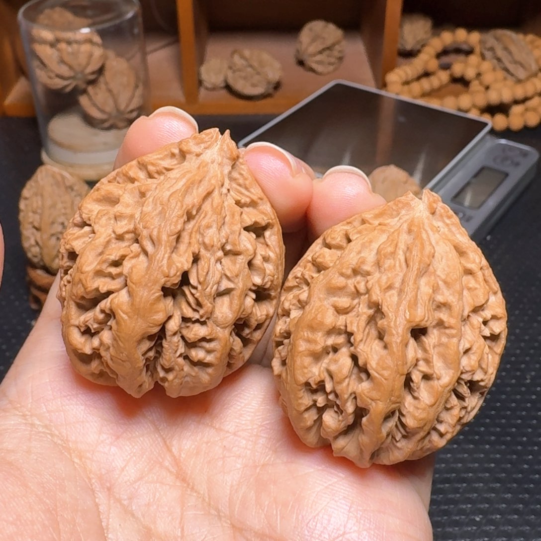 文玩核桃把件蚂蚁虎头