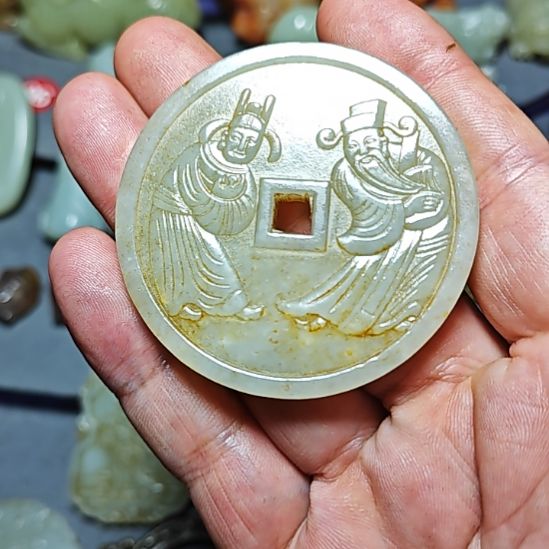 颈饰未镶嵌和田玉履**和