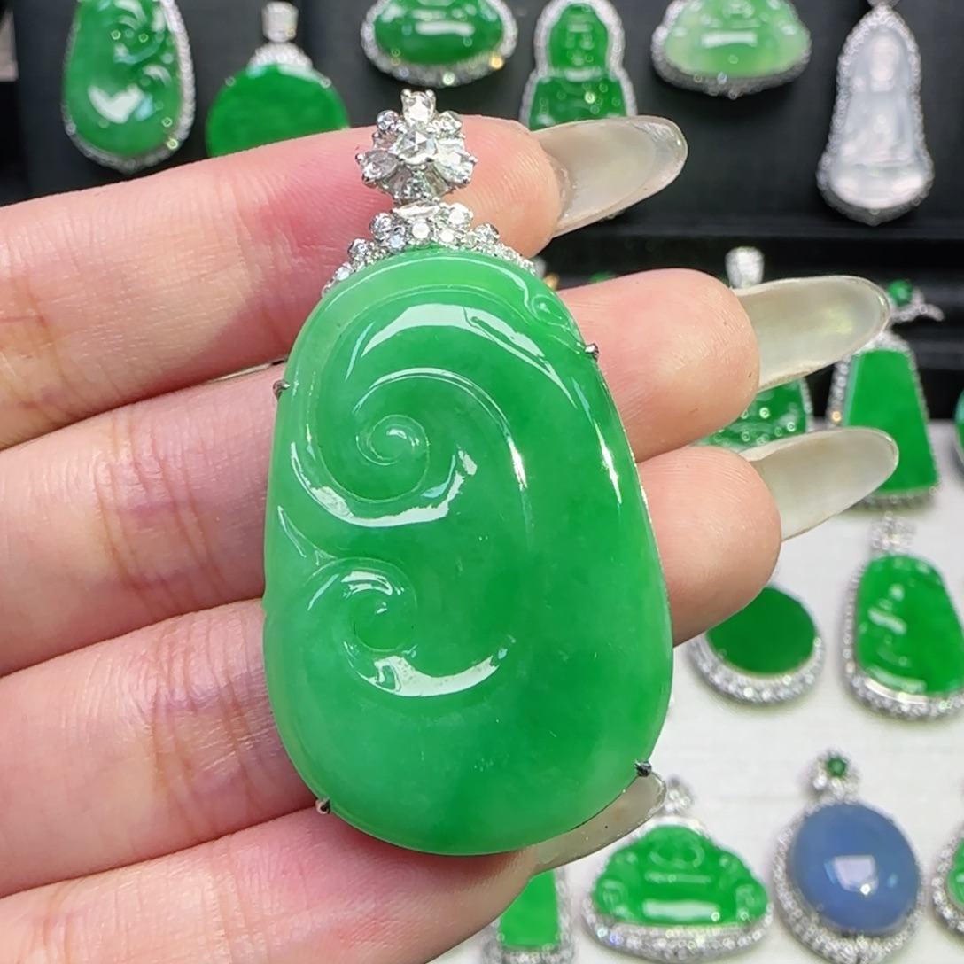 翡翠18K金镶嵌颈饰