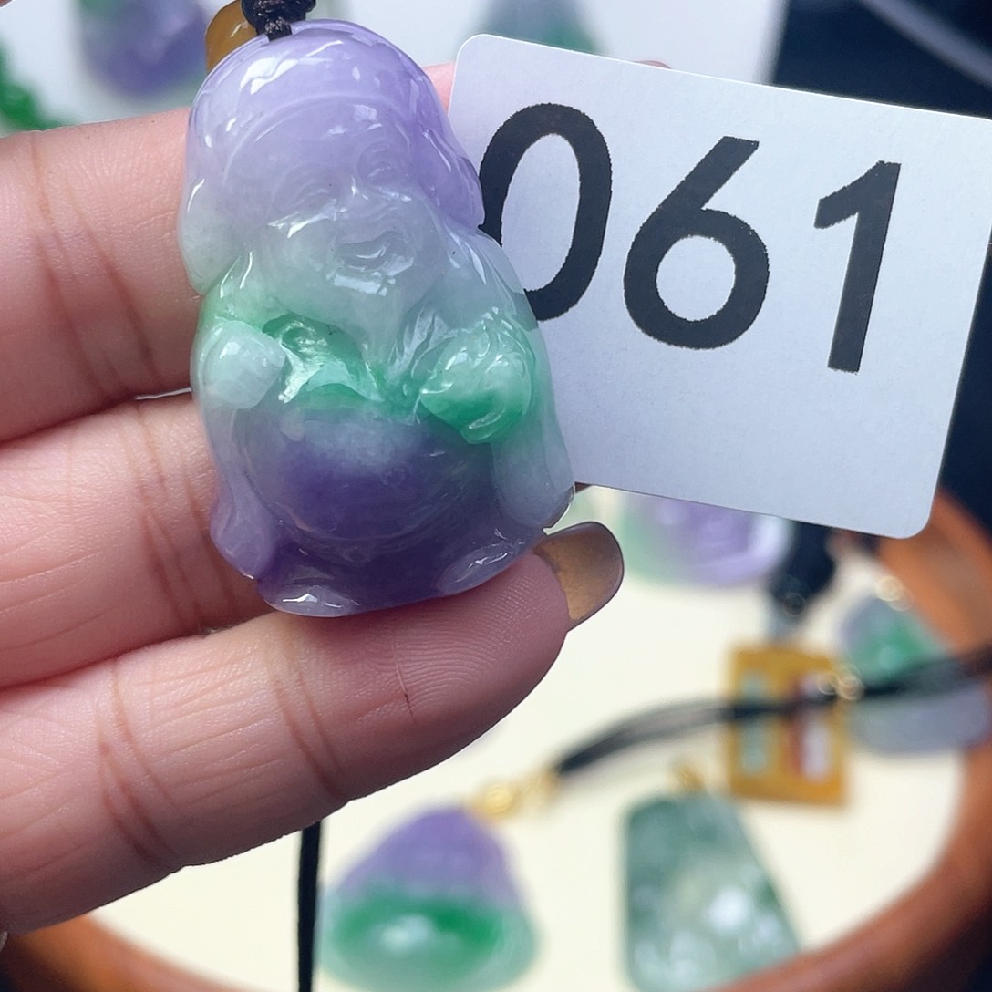 翡翠吊坠(赠链)未镶嵌