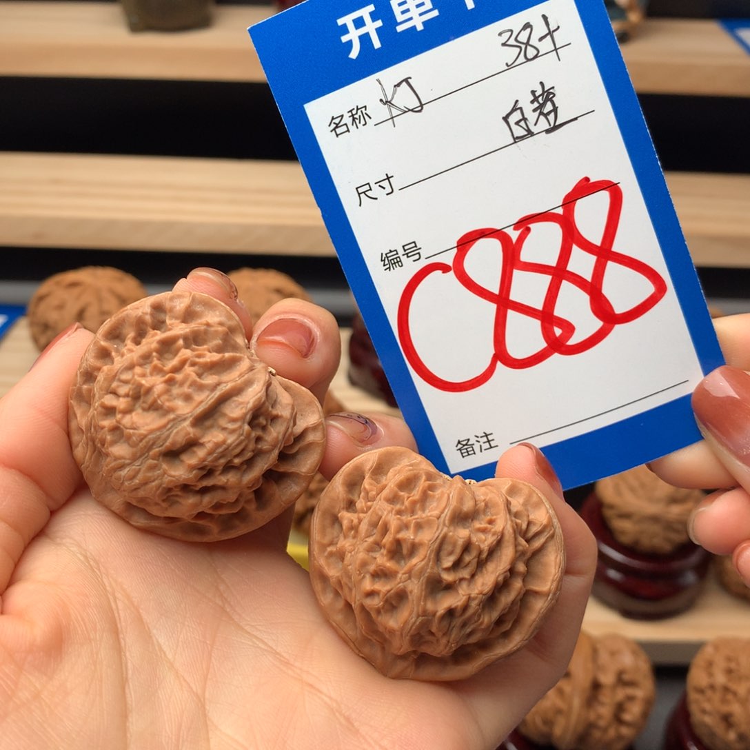 文玩核桃把件888号 宫灯