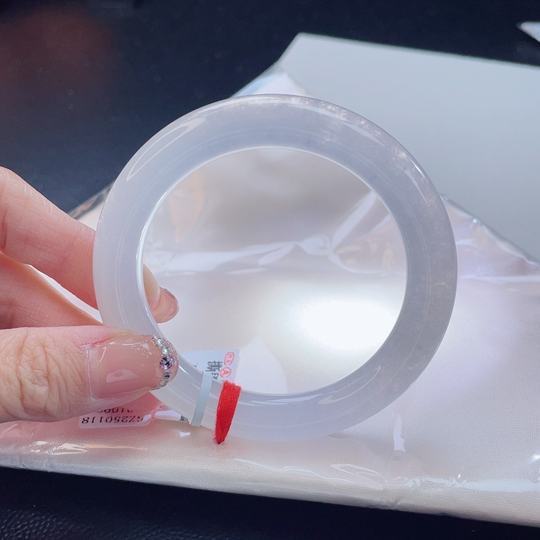 翡翠手镯未镶嵌翡翠