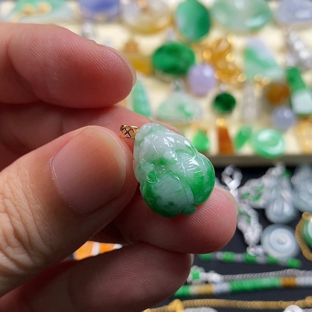 翡翠18K金镶嵌颈饰翡翠