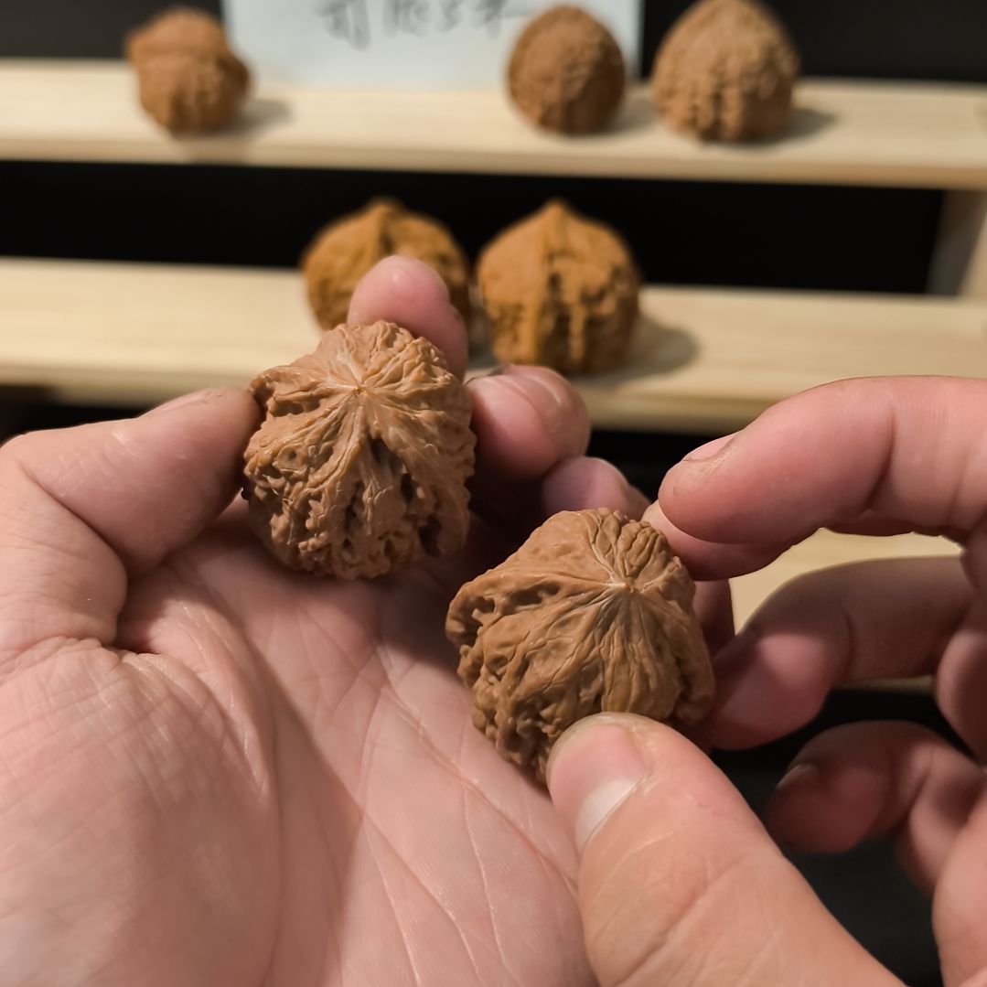 王***雷文玩核桃吊坠37平谷凹底