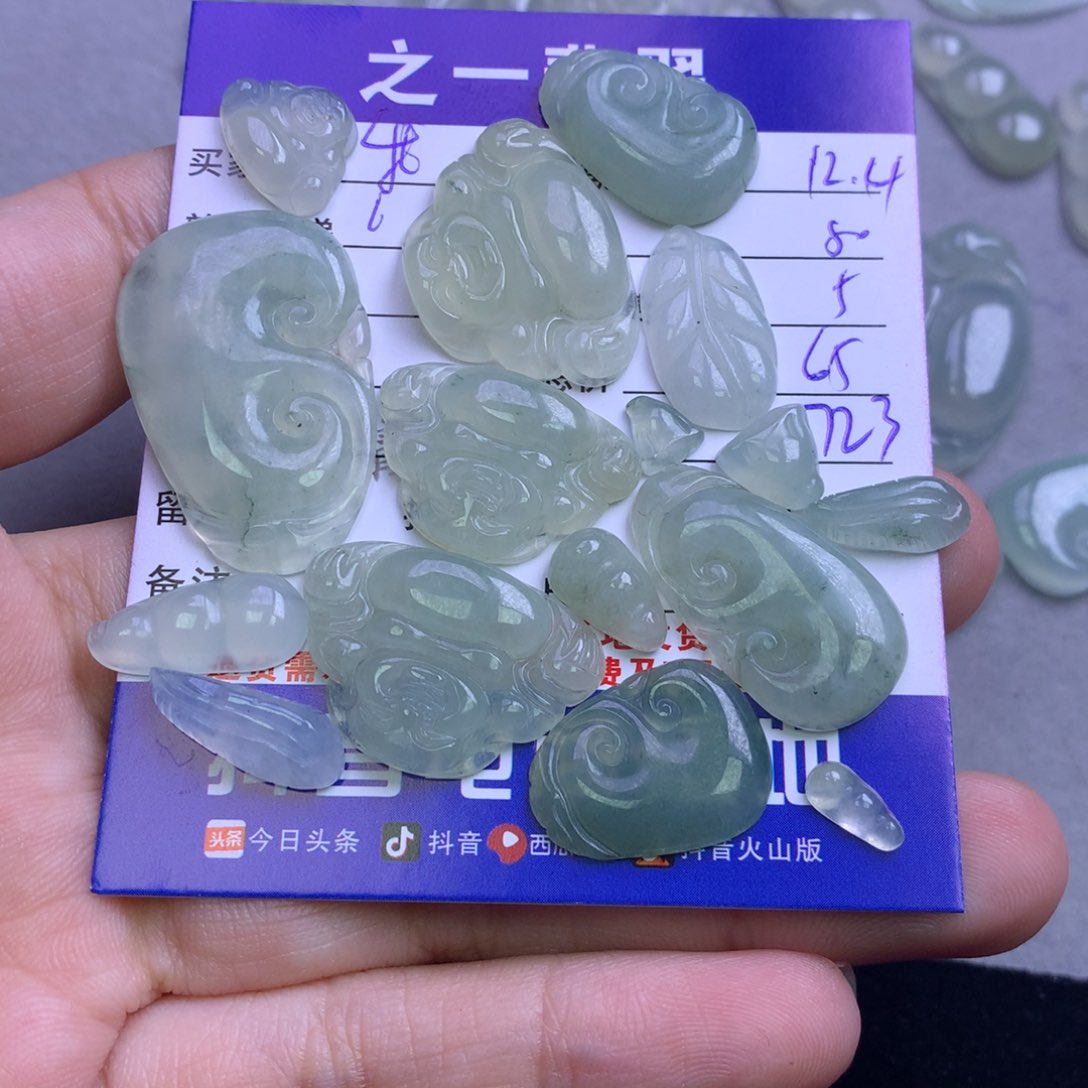颈饰未镶嵌翡翠哦*