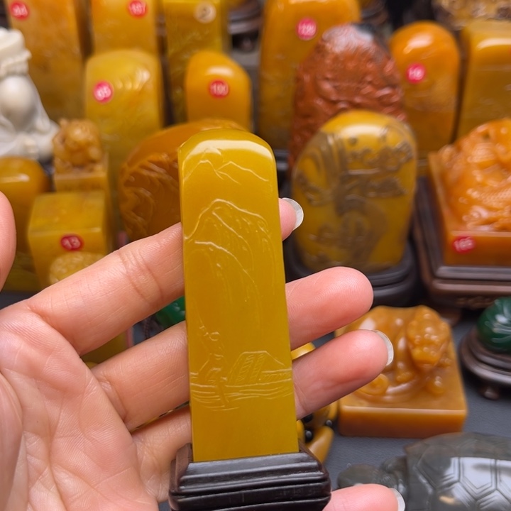 寿山石印石家***畔题材：工艺品