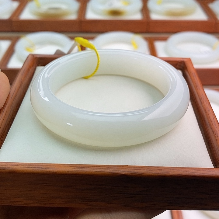 和田玉（白玉）手镯未镶嵌