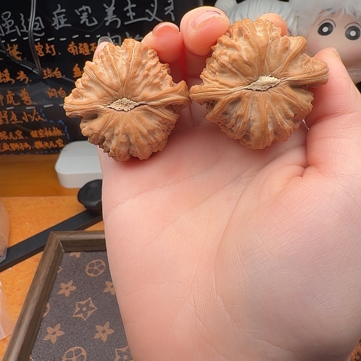 南***妥吊坠文玩核桃闷白44