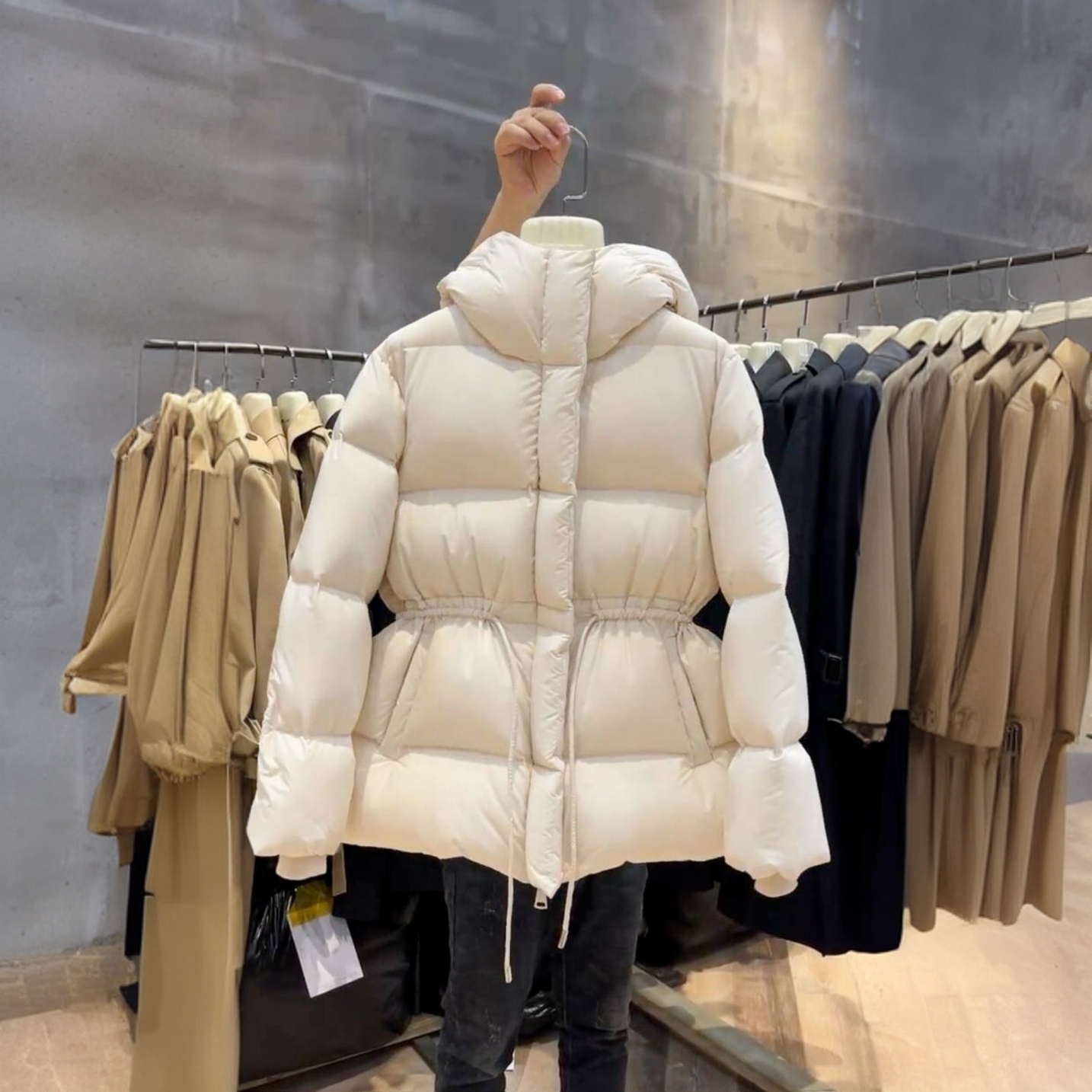 2025冬新款简约云朵泡芙抽绳收腰棉服女显瘦加厚保暖棉衣外套