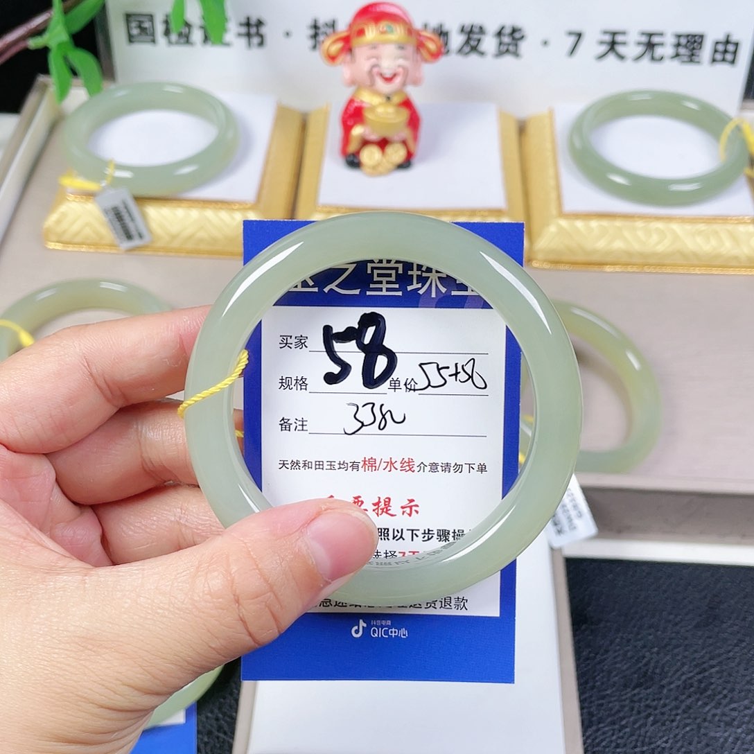 和田玉手镯未镶嵌