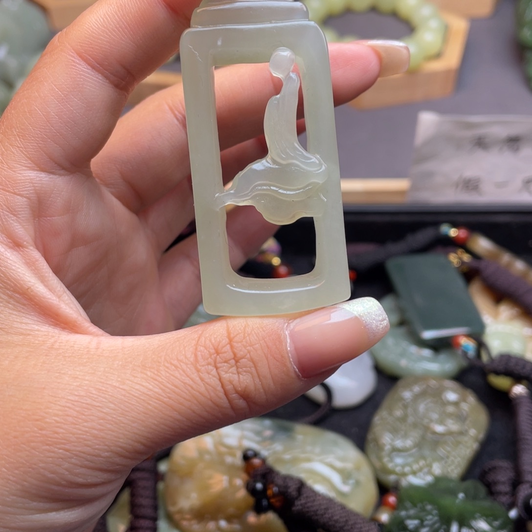 和田玉颈饰未镶嵌