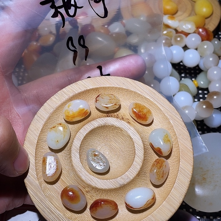 张***奇和田玉（糖玉）未镶嵌珠宝奇石
