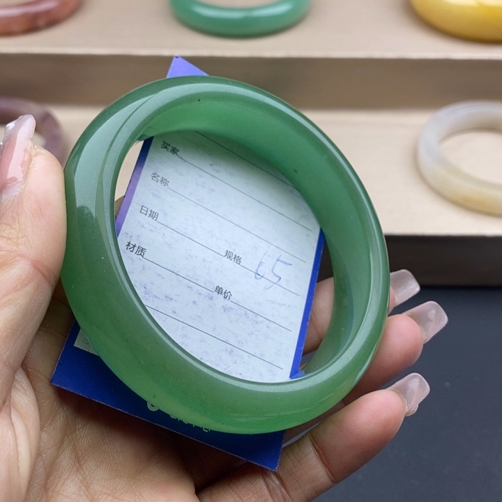 石英质玉手镯未镶嵌