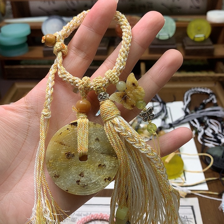 未镶嵌蛇纹石玉颈饰