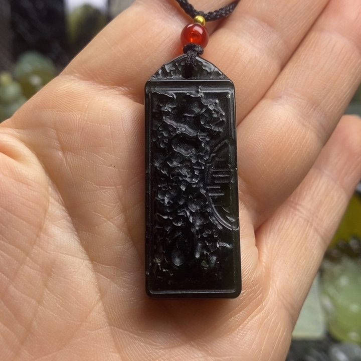 合金蛇纹石玉颈饰