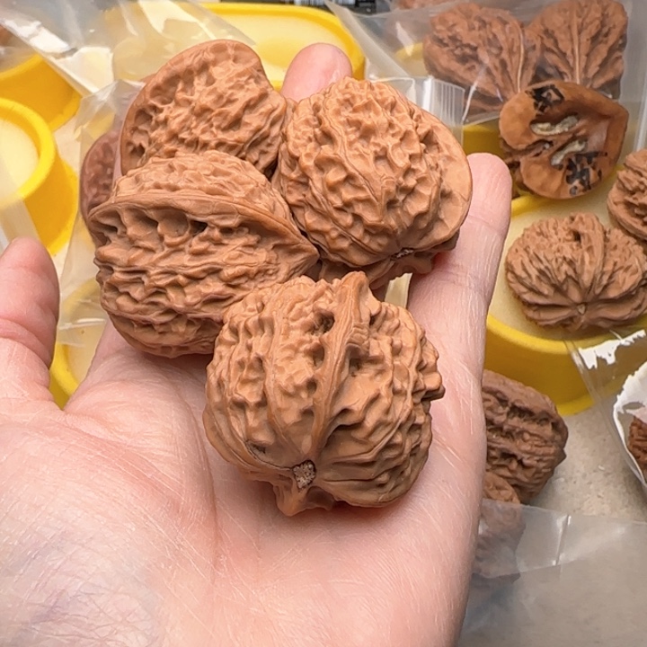 文玩核桃吊坠兵*望瓶梅35.5两对