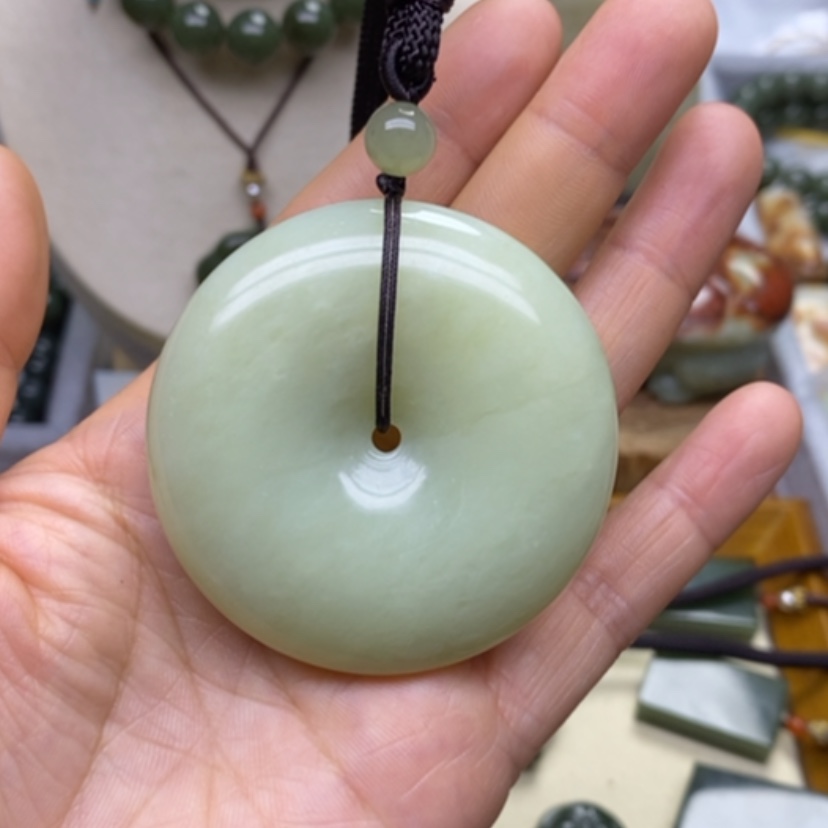 【闪购商品】未镶嵌岫岩老玉（透闪石质玉）挂件许*草