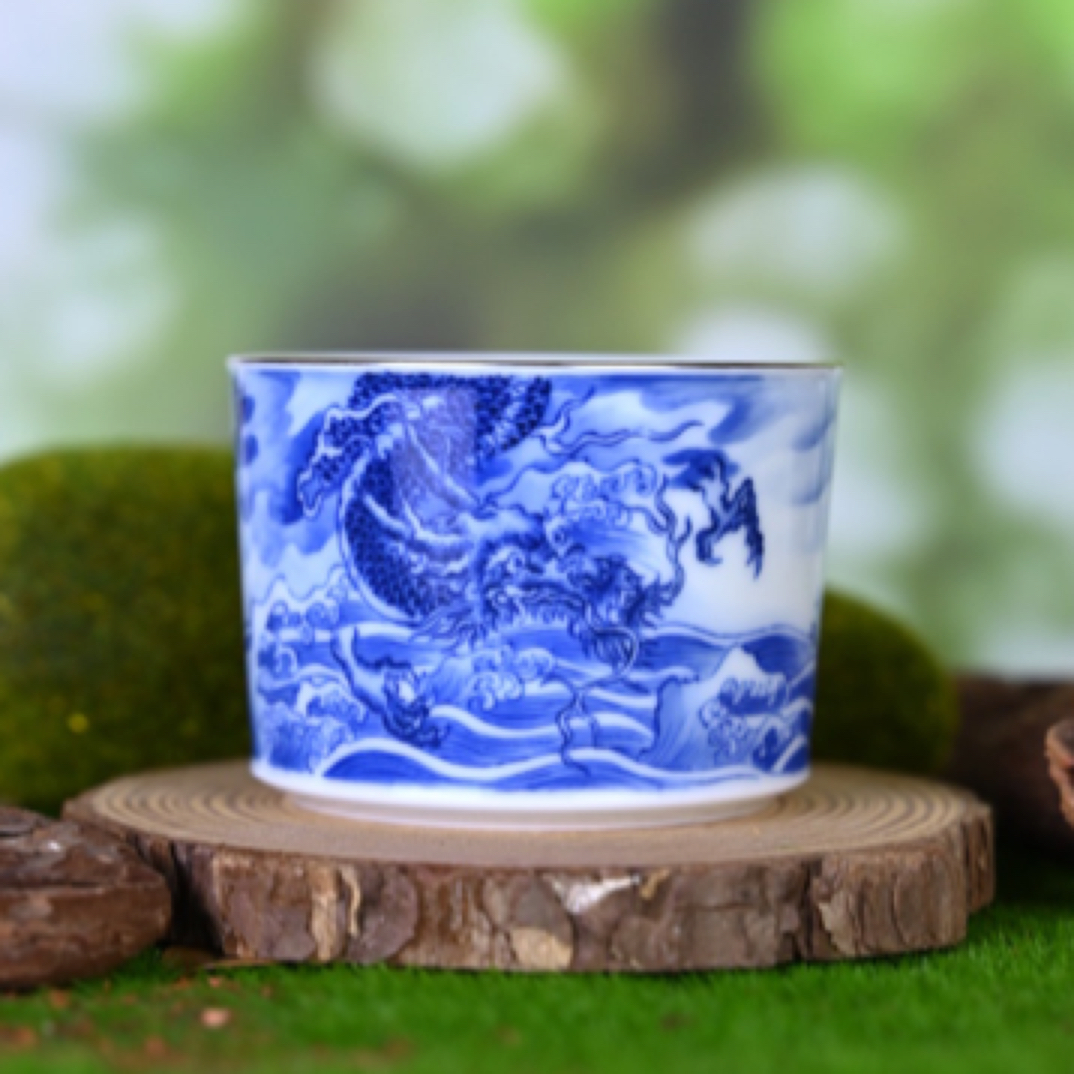 赋春寻隐 青花描银 鱼化龙直口杯 满容约120cc