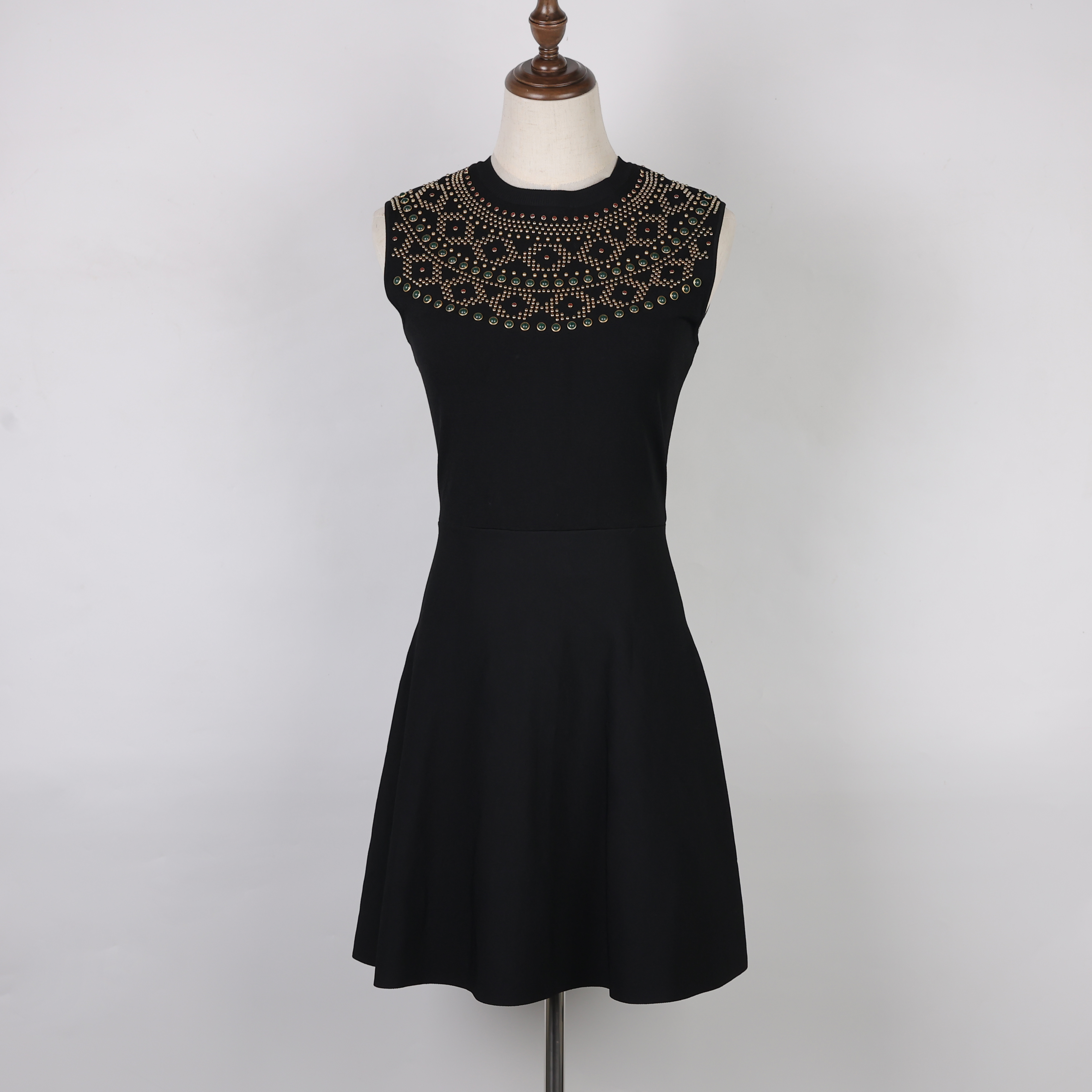 99新 Valentino/华伦天奴 粘胶纤维/25110712无袖连衣裙M码黑色