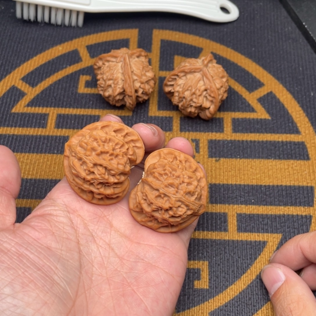 占***欲文玩核桃吊坠宫灯