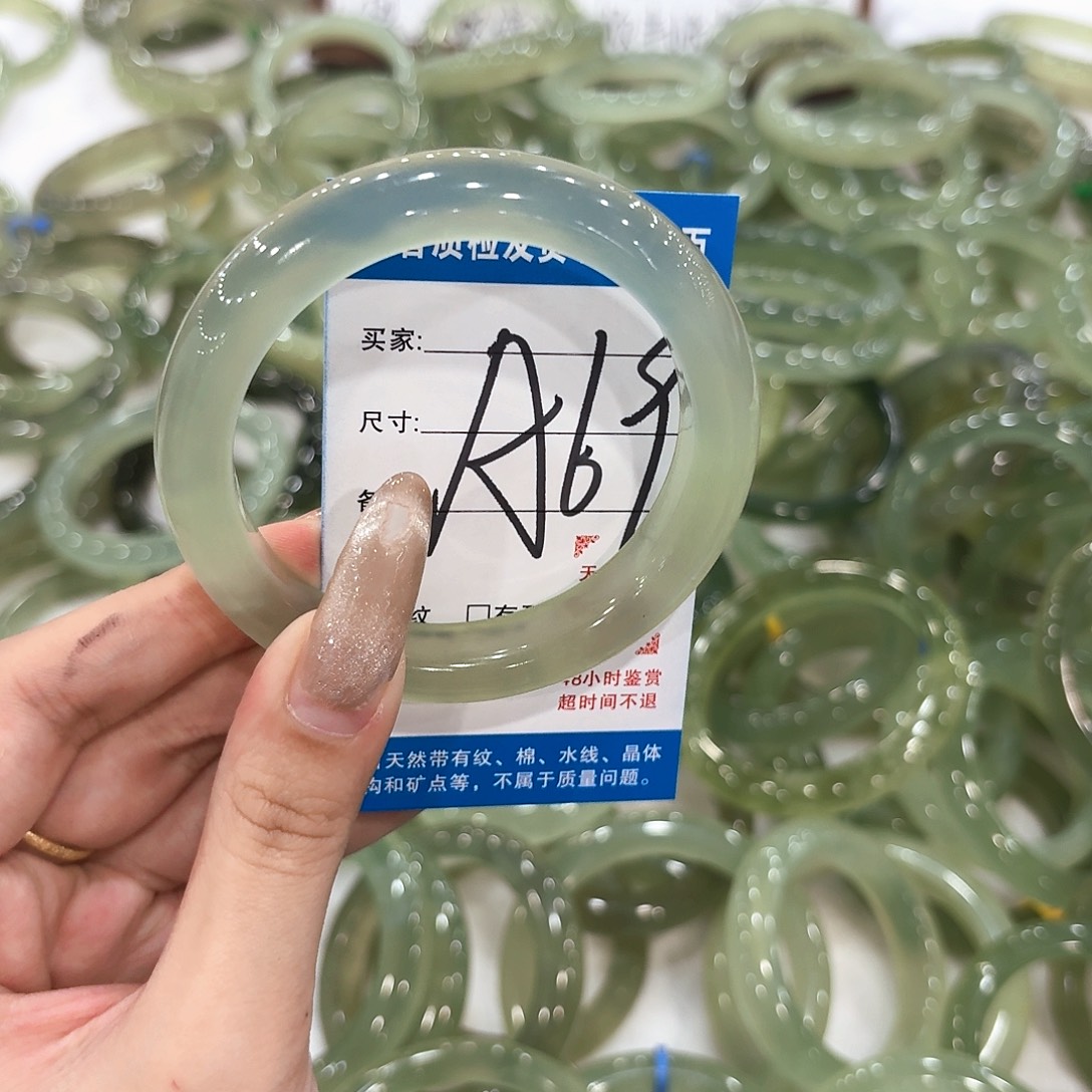 ****猫未镶嵌蛇纹石玉手镯
