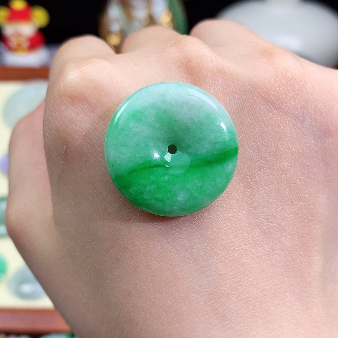 翡翠未镶嵌颈饰平安扣