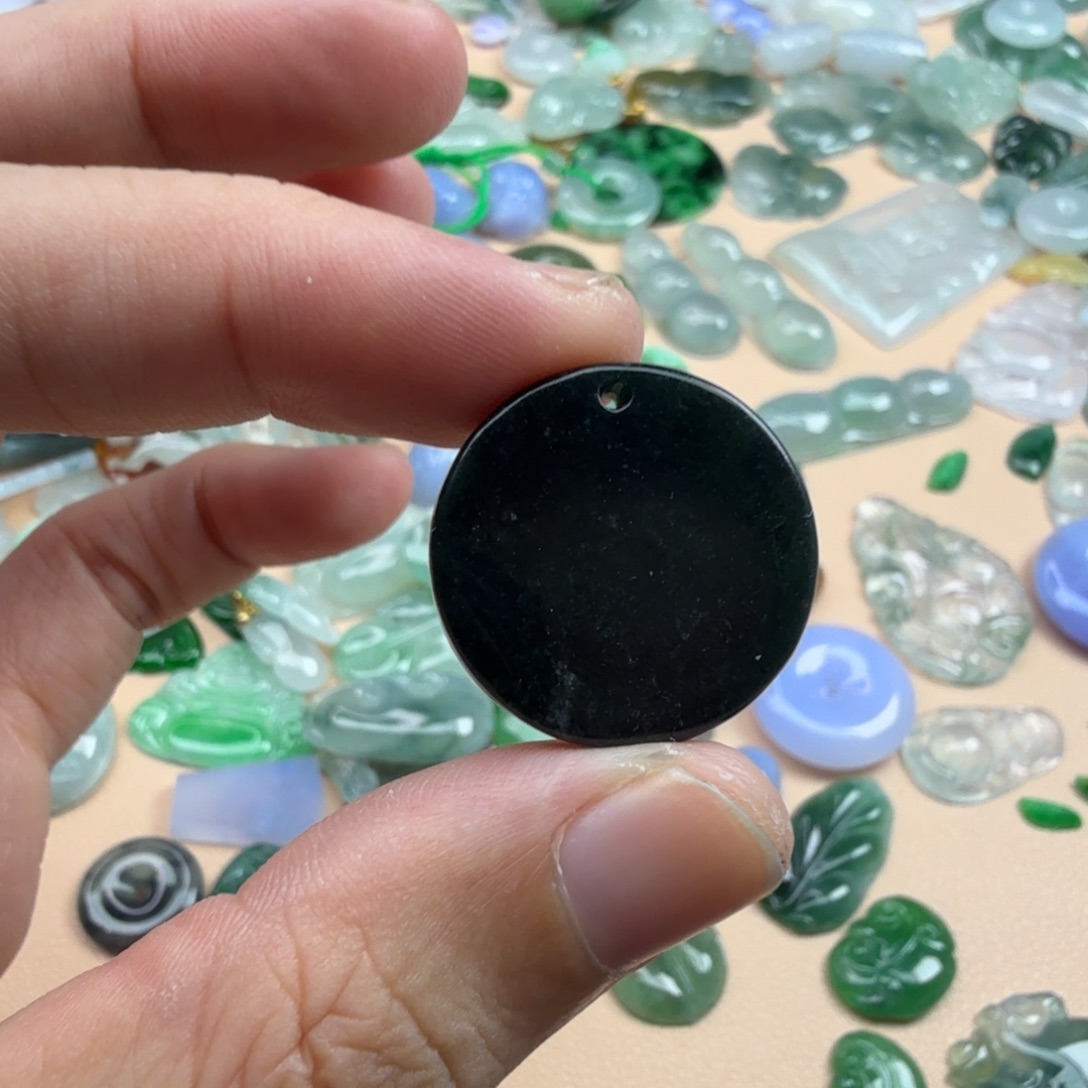 翡翠未镶嵌颈饰130