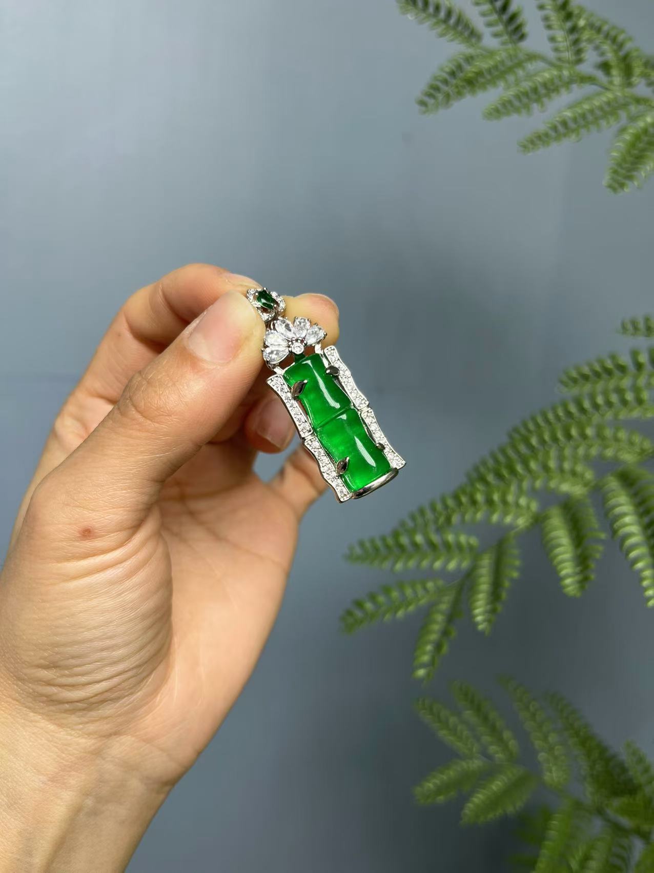 翡翠满钻s925太阳花竹节吊坠