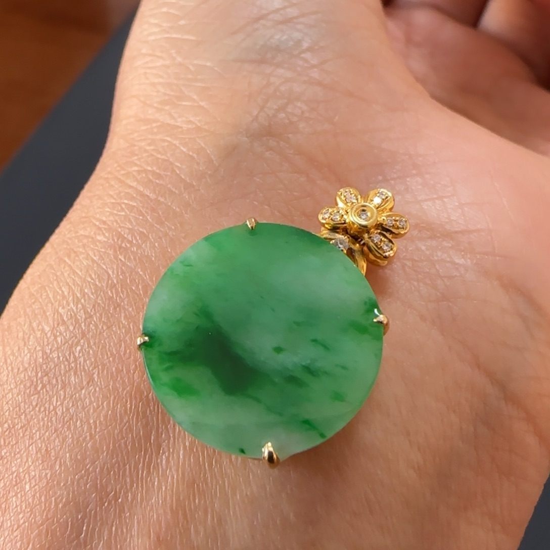 翡翠颈饰18K金镶嵌圆牌