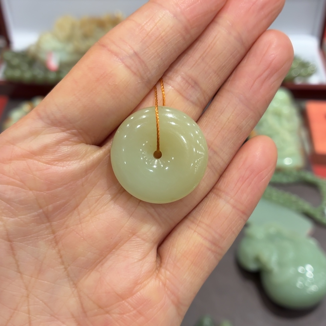 岫岩老玉（透闪石质玉）未镶嵌颈饰