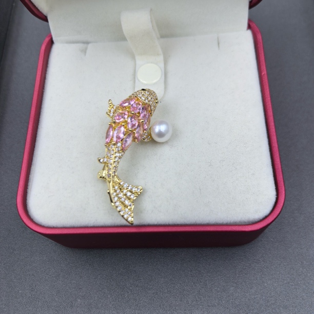     【经典永恒  光芒四射】 胸针 GDJ9110