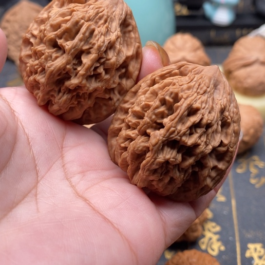 文玩核桃吊坠虎头