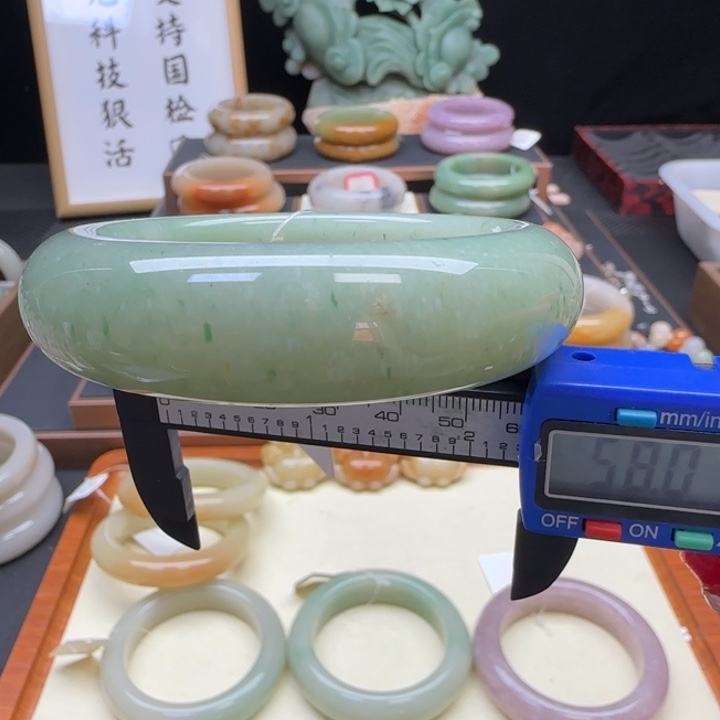 石英岩玉未镶嵌手镯