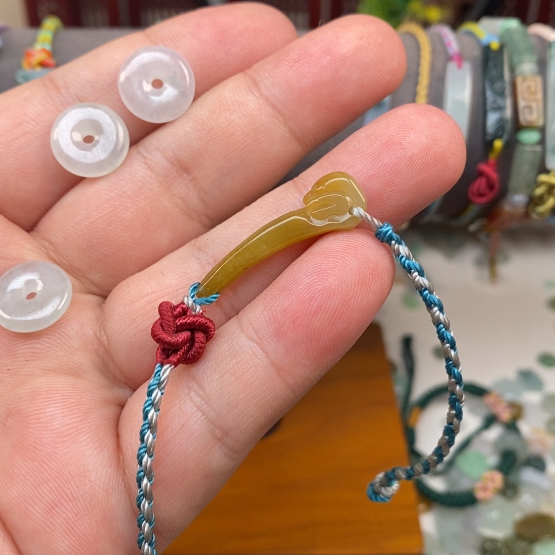 翡翠颈饰未镶嵌飞**来翡翠